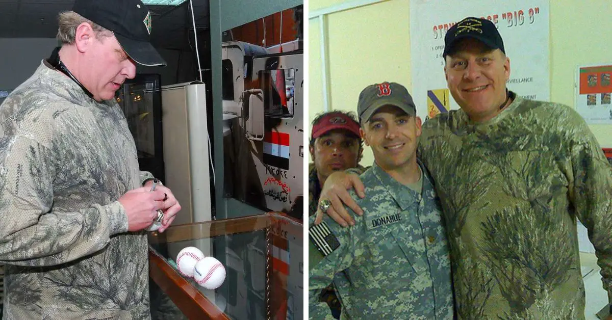 Curt Schilling compartiendo con personal del ejército estadounidense