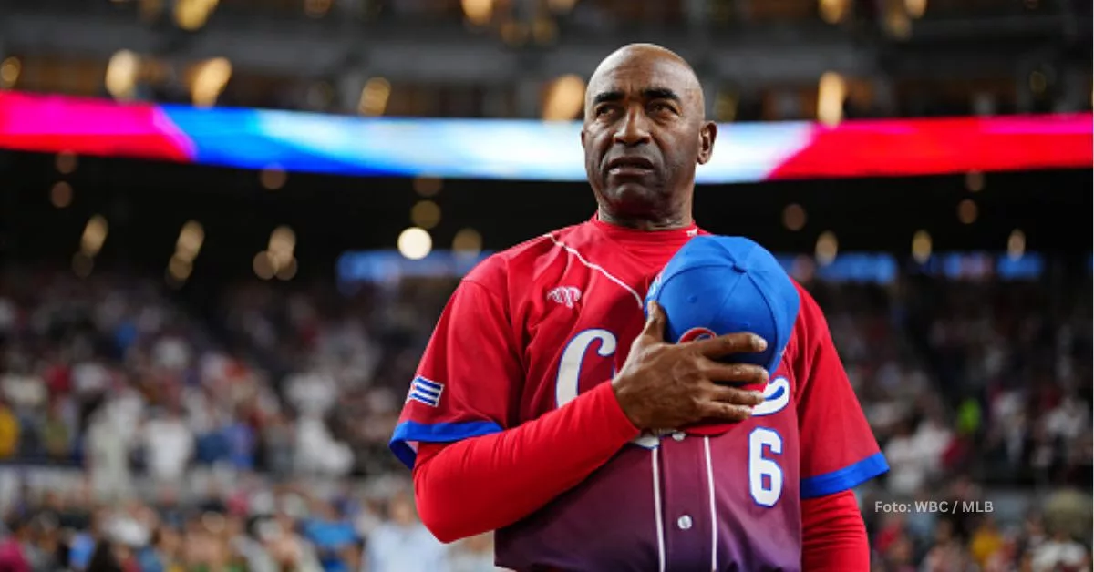 Armando “Mandy” Johnson preparándose para un juego del equipo de Cuba en el WBC