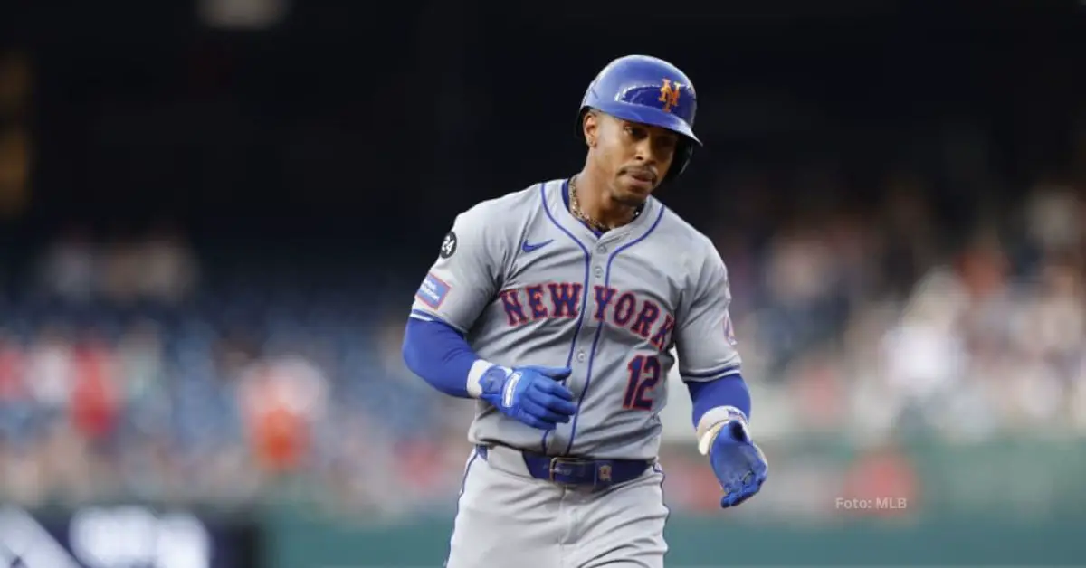 Francisco Lindor recorriendo las bases con New York Mets