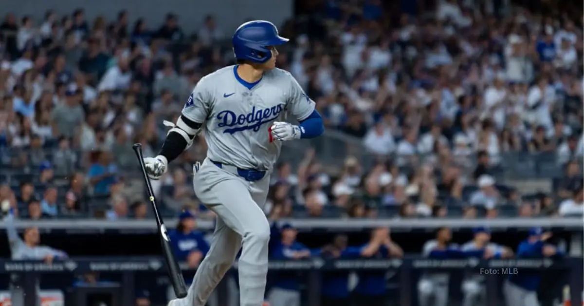 Shohei Ohtani bateando con Los Angeles Dodgers