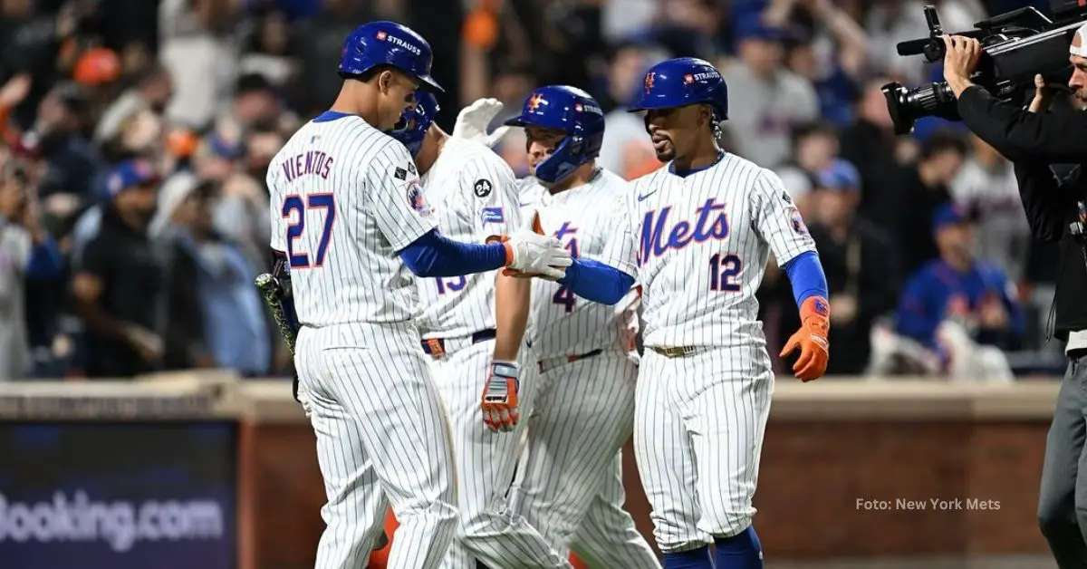 Francisco Lindor celebrando con sus compañeros tras grand slam con New York Mets